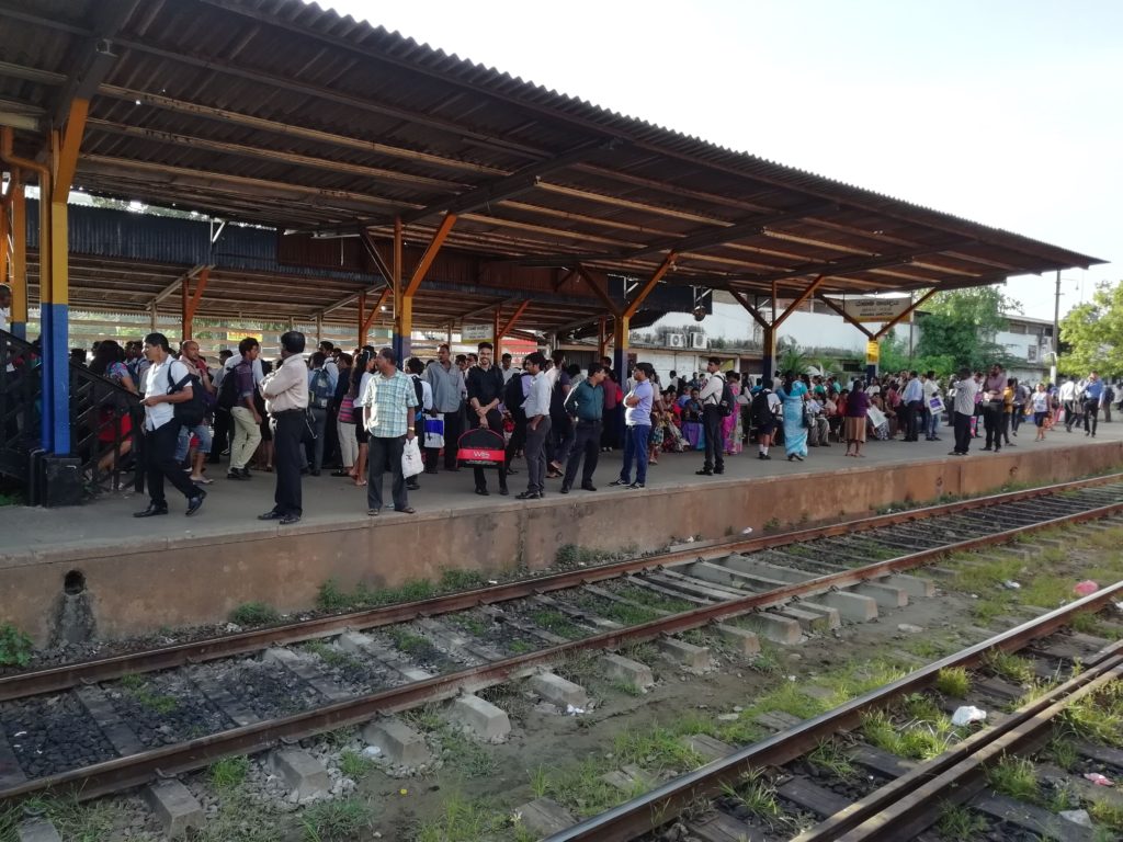 A crowded mmorning at the Ragama Railway Station | Interim Budget 2022